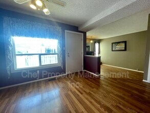 4403 Riverbend Rd NW in Edmonton, AB - Building Photo - Building Photo