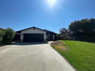 3516 Via Capilla in Bakersfield, CA - Foto de edificio