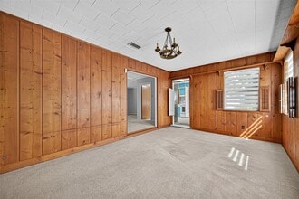 10005 Hazelhurst Dr in Houston, TX - Foto de edificio - Building Photo