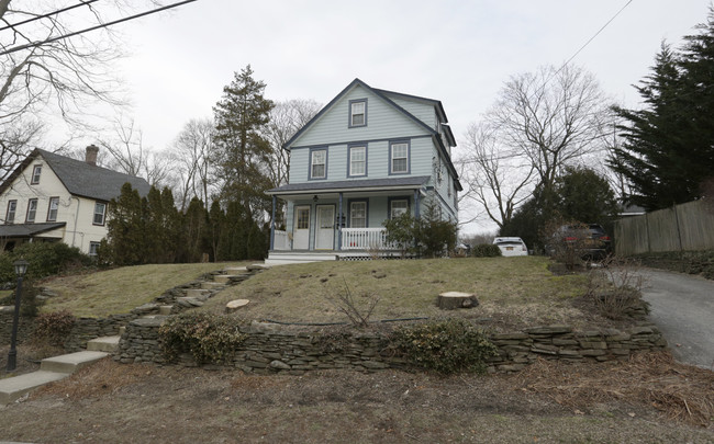 108 Jackson Ave in Huntington, NY - Building Photo - Building Photo