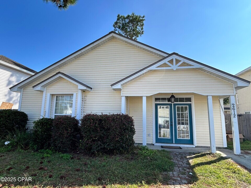 2612 Oakmont Dr in Panama City, FL - Building Photo