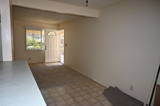 1021 American Pl in Costa Mesa, CA - Building Photo - Building Photo