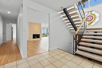 2558 Constance Dr W in Seattle, WA - Building Photo - Building Photo