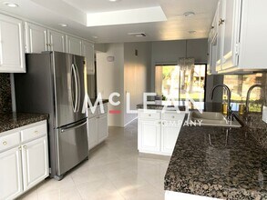 2950 Escoba Dr in Palm Springs, CA - Foto de edificio - Building Photo