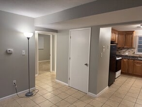 104 Ford St, Unit D in Methuen, MA - Building Photo - Building Photo