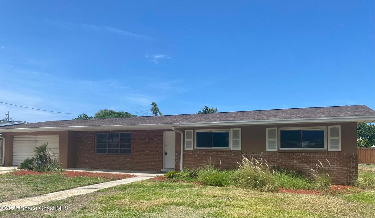 675 Rosada St in Satellite Beach, FL - Building Photo