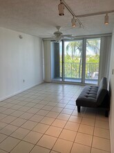 3312 Northside Dr, Unit 302 in Key West, FL - Foto de edificio - Building Photo