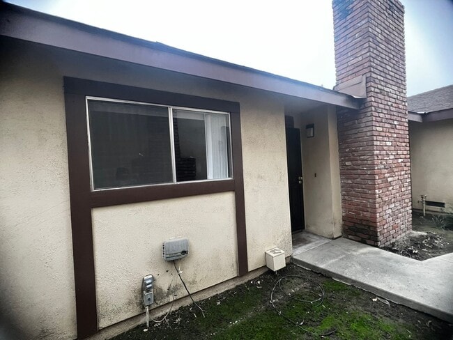 1116 N Gem St in Tulare, CA - Building Photo - Building Photo