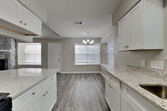 10723 Forest Leaf Dr in Sugar Land, TX - Building Photo - Building Photo