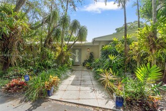 6630 SW 102nd St in Miami, FL - Building Photo - Building Photo