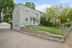 15 Vernon Terrace in Poughkeepsie, NY - Building Photo