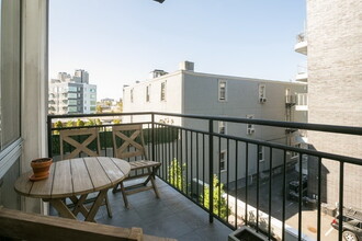 100 Engert Ave, Unit 3E in Brooklyn, NY - Building Photo - Building Photo