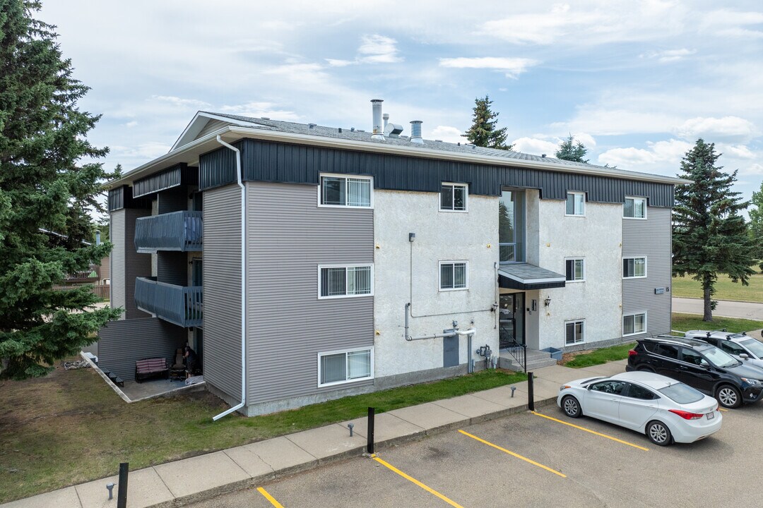 Oleander Place in Red Deer, AB - Building Photo