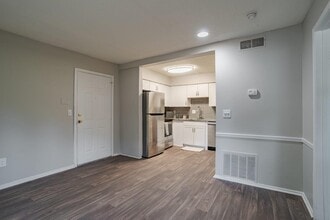 The Waterford Apartment Homes in Columbia, SC - Building Photo - Building Photo