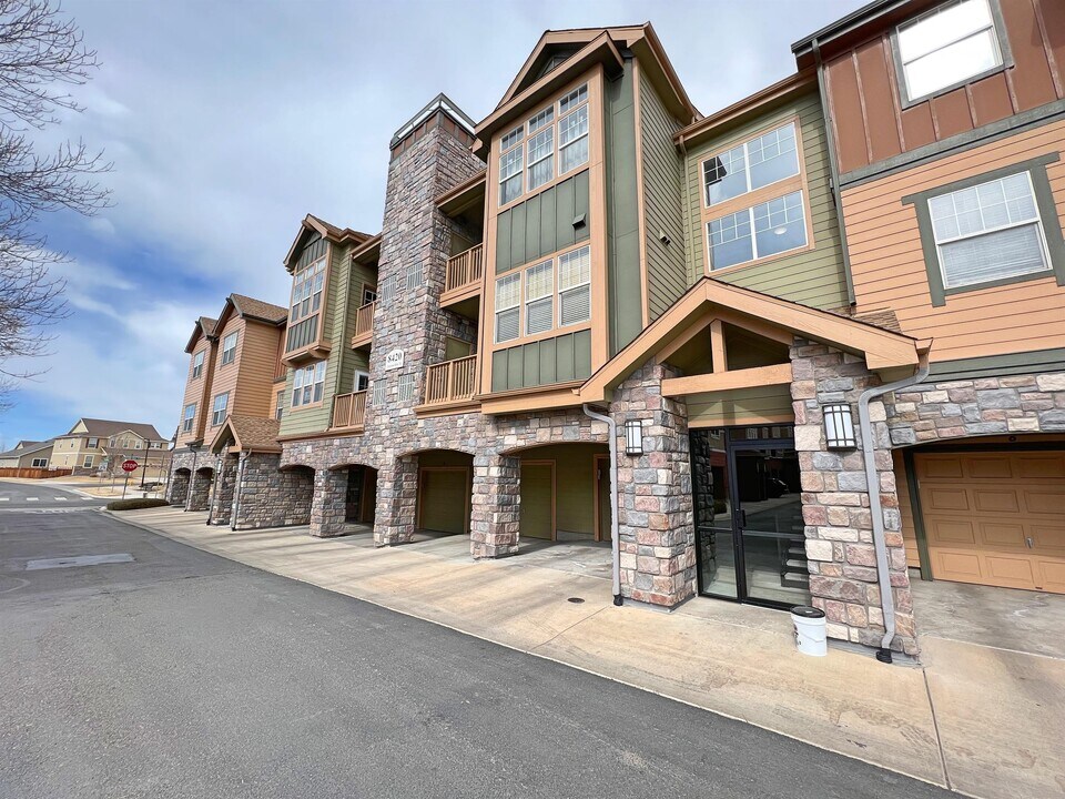 8420 Canyon Rim Trail in Englewood, CO - Building Photo
