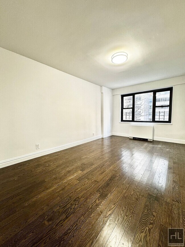 EAST 56 STREET in New York, NY - Building Photo - Building Photo