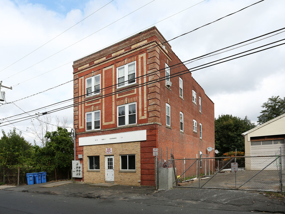 197 S Leonard St in Waterbury, CT - Building Photo