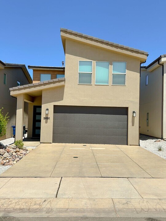 5891 Mythical Ln in Saint George, UT - Building Photo
