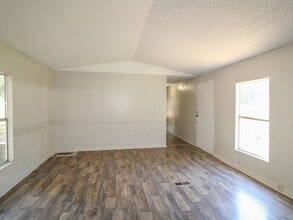 72 Cameron Cir in Muscle Shoals, AL - Building Photo - Building Photo
