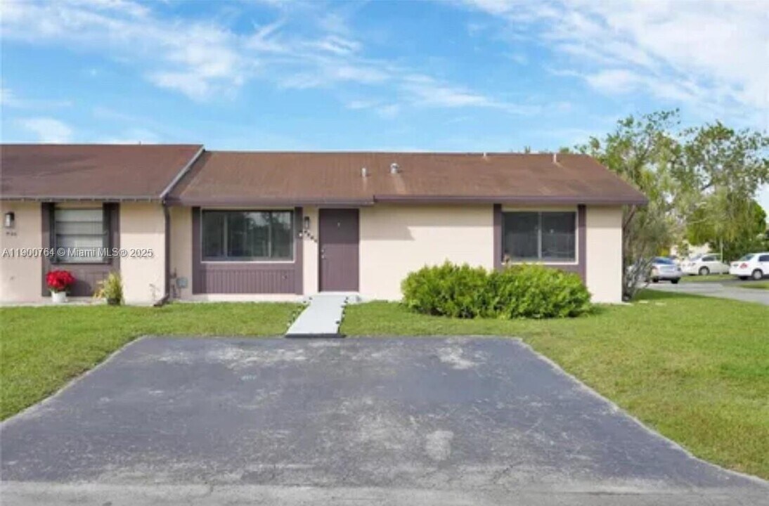 4800 SW 136th Pl in Miami, FL - Building Photo