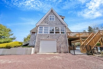 5 Ocean View Ave in Southampton, NY - Building Photo - Building Photo