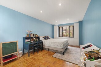 425 E 63rd St in New York, NY - Building Photo - Building Photo
