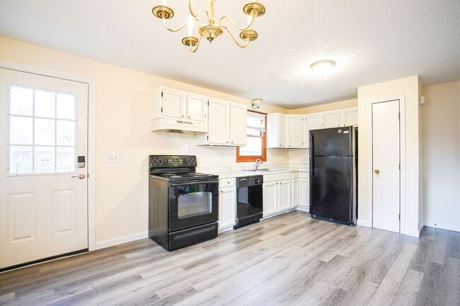 52 Price St in Springfield, MA - Building Photo - Building Photo