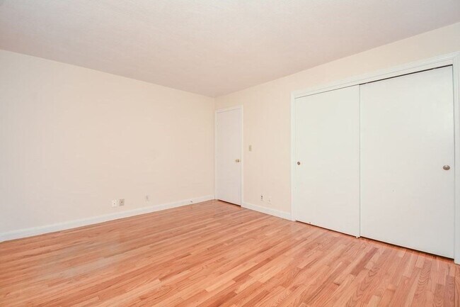 122 Emerson Gardens Rd, Unit 2 in Lexington, MA - Building Photo - Building Photo