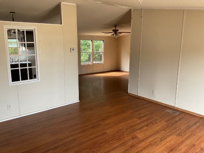 103 Forest Creek Ln in Bruceville, TX - Building Photo - Building Photo