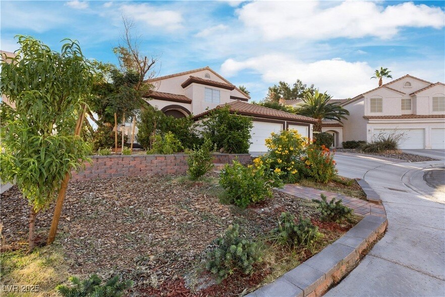 7820 Mount Angel Dr in Las Vegas, NV - Building Photo