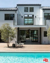 7310 Birdview Ave in Malibu, CA - Foto de edificio - Building Photo