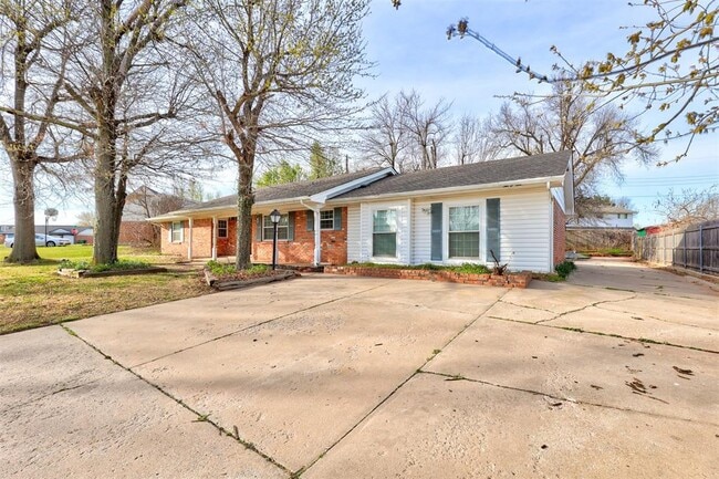 206 Del Mar Dr in Yukon, OK - Building Photo - Building Photo