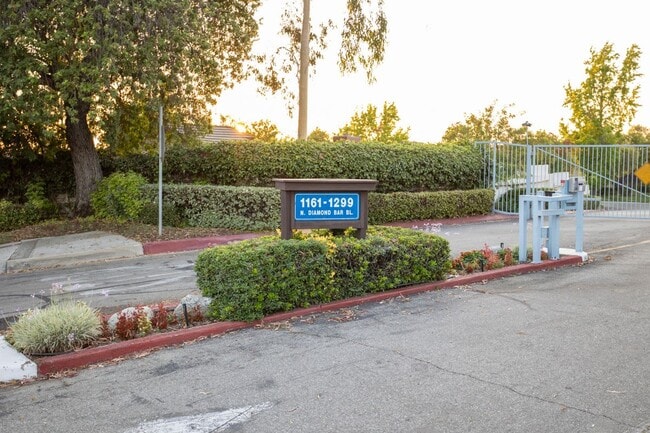 1255 N Diamond Bar Blvd in Diamond Bar, CA - Building Photo - Building Photo