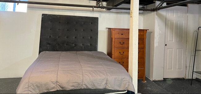 400 Mt Holly St in Baltimore, MD - Foto de edificio - Building Photo