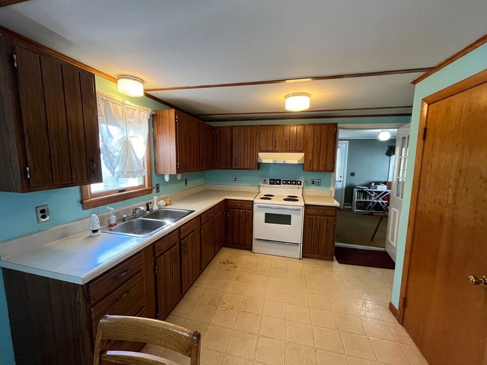 5 Madison St in Anson, ME - Building Photo
