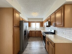 5555 N Cumberland Ave, Unit G07C in Chicago, IL - Foto de edificio - Building Photo