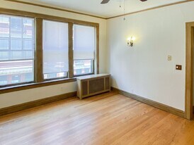 435 W Surf St, Unit 1B in Chicago, IL - Building Photo