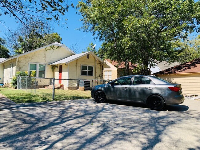 3145 Cockrell Ave in Fort Worth, TX - Building Photo - Building Photo