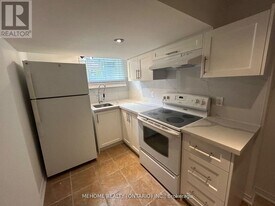 83 Cornwallis Dr in Toronto, ON - Building Photo