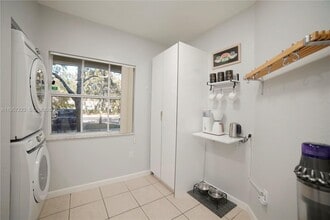 8360 SW 27th St in Miramar, FL - Building Photo - Building Photo