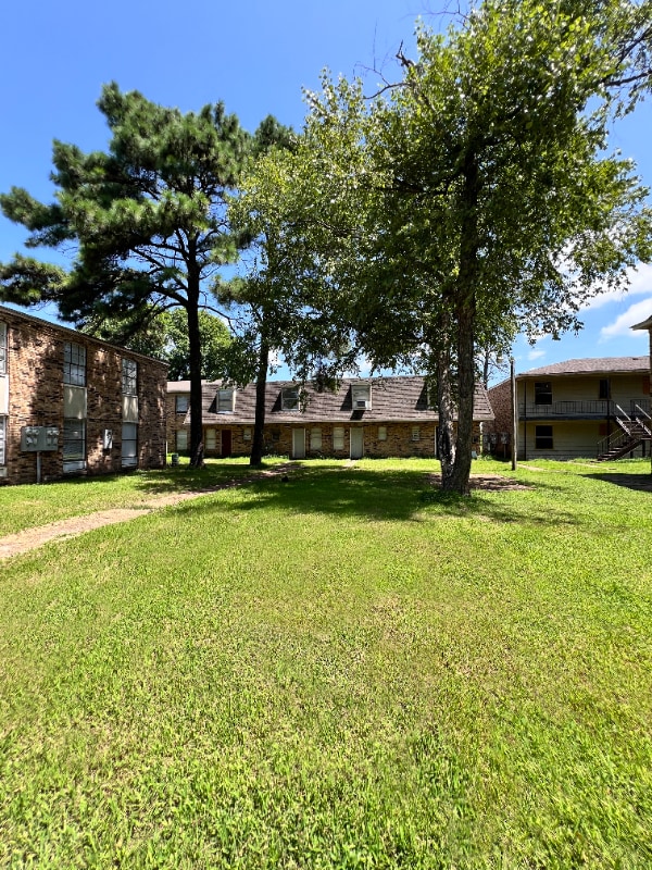 2411 Talonwood Dr in West Memphis, AR - Building Photo - Building Photo