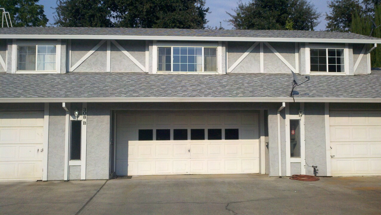 308 Saint Michael Ct in Chico, CA - Building Photo