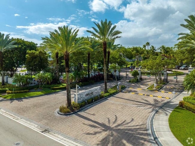 4500 NW 107th Ave in Doral, FL - Building Photo - Building Photo