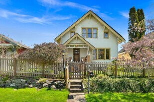 2712 Iron St in Bellingham, WA - Building Photo