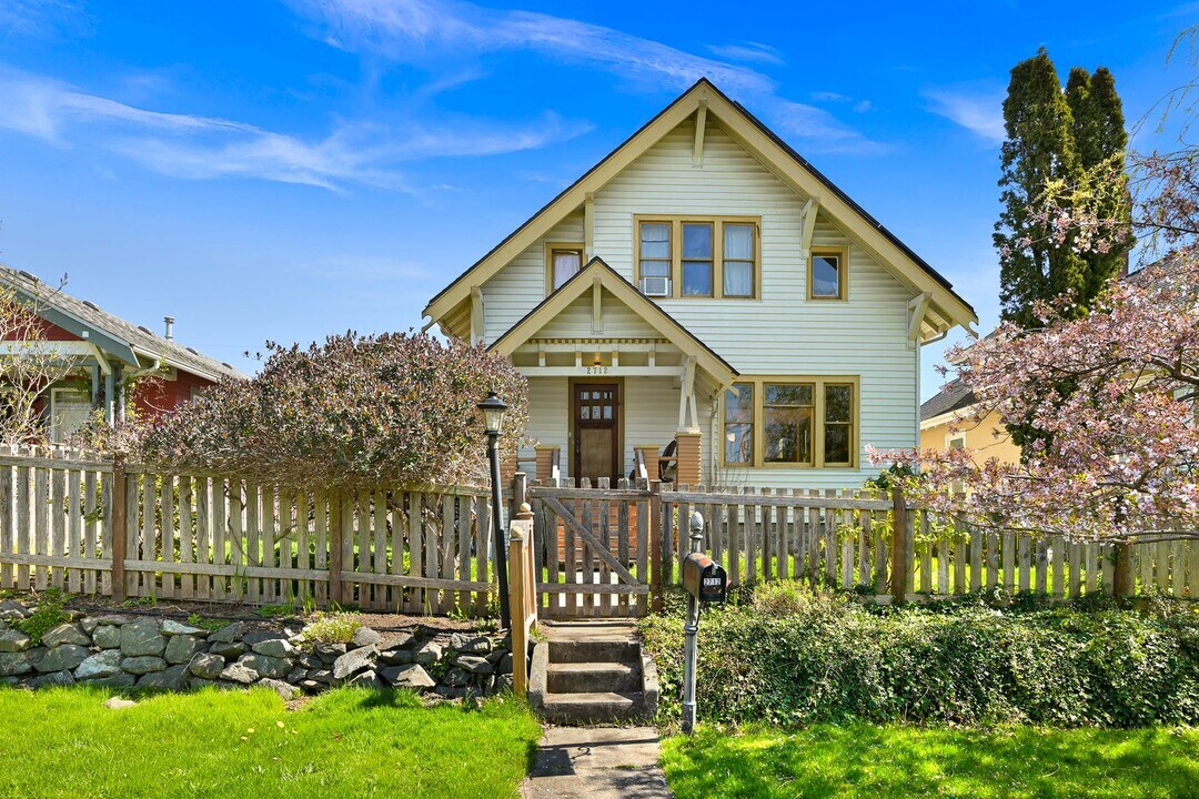 2712 Iron St in Bellingham, WA - Building Photo