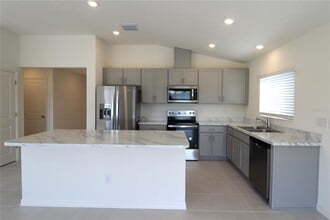 10749 Spanish Needle Cv in Parrish, FL - Building Photo - Building Photo