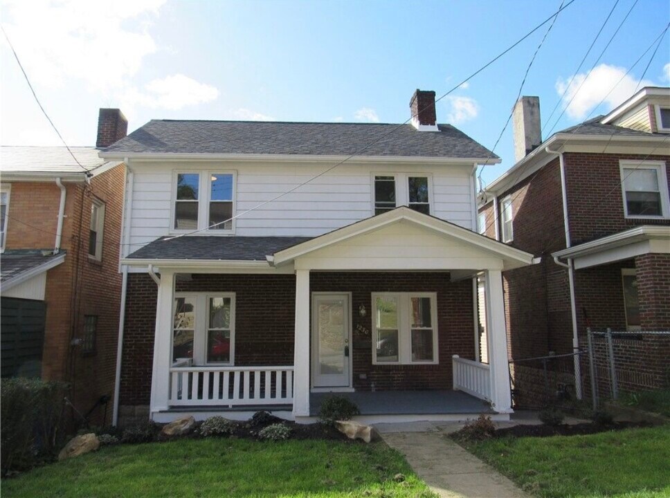 1230 Bellaire Pl in Pittsburgh, PA - Building Photo