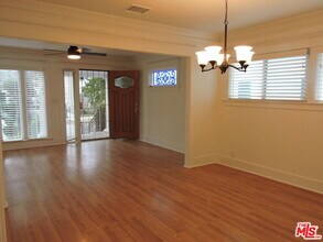 559 N Windsor Blvd in Los Angeles, CA - Building Photo - Building Photo