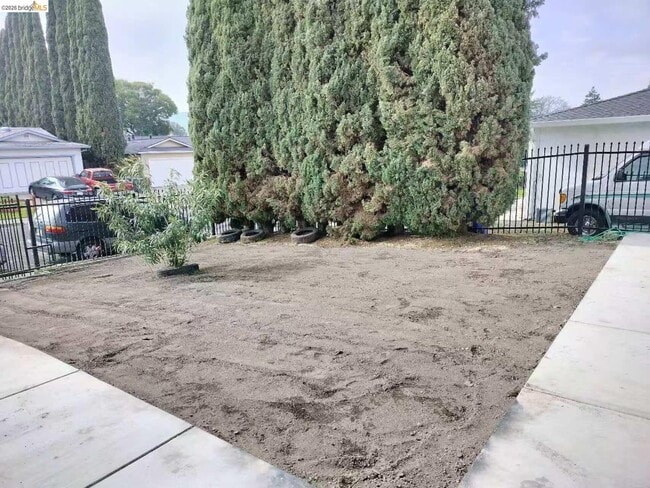 1349 Alpine Dr in Pittsburg, CA - Building Photo - Building Photo