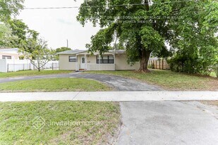 241 N 69th Ave in Hollywood, FL - Building Photo